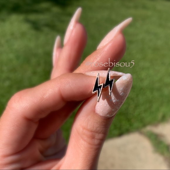 ⚡️🆕Rose Gold + Black Enamel Lightning Bolt Studs - Picture 4 of 7